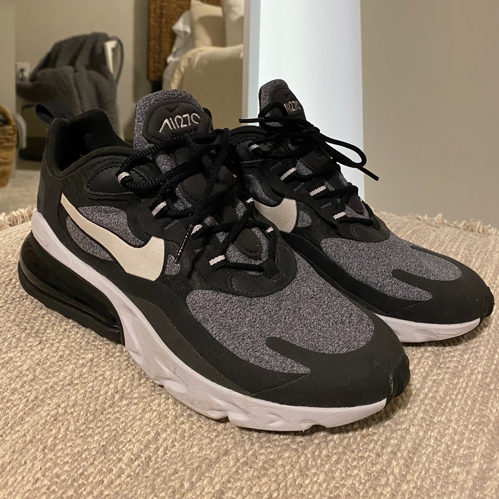 Nike womens 270 React